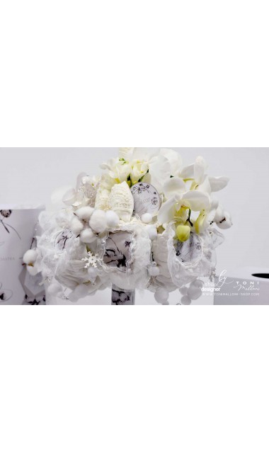 Lumanare de botez alba personalizata cu orhidee phaleonopsis dantela si flori de bumbac 9